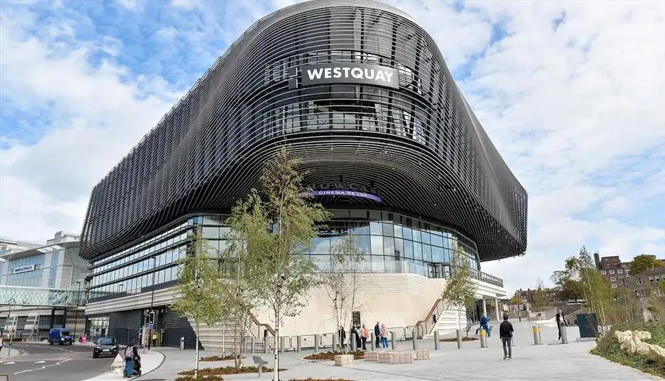מרכז הקניות Westquay.