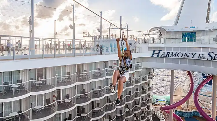 Zip Line מעל Boardwalk